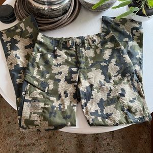 Men’s KUIU verde Tiburon pant. Length is “regular.”